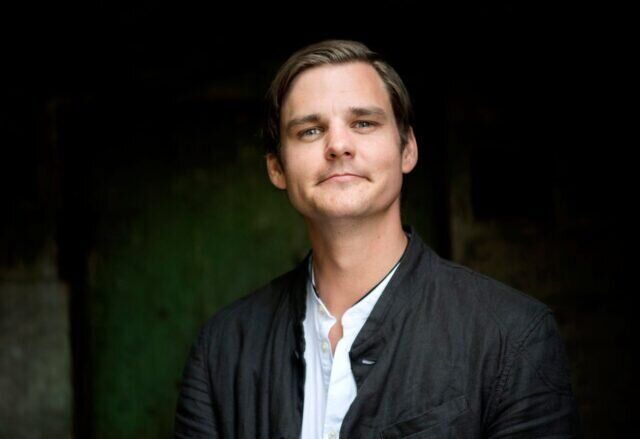 NIKLAS HOLTNE - Dramatiker hos Colombine Teaterförlag